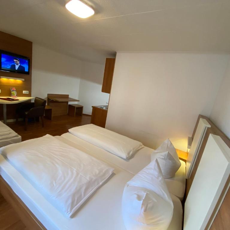 Central Hotel-Apart München - Dreibettzimmer - 4