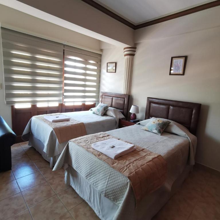 Hostal Palamas - Twin Room with Shared Bathroom - 4