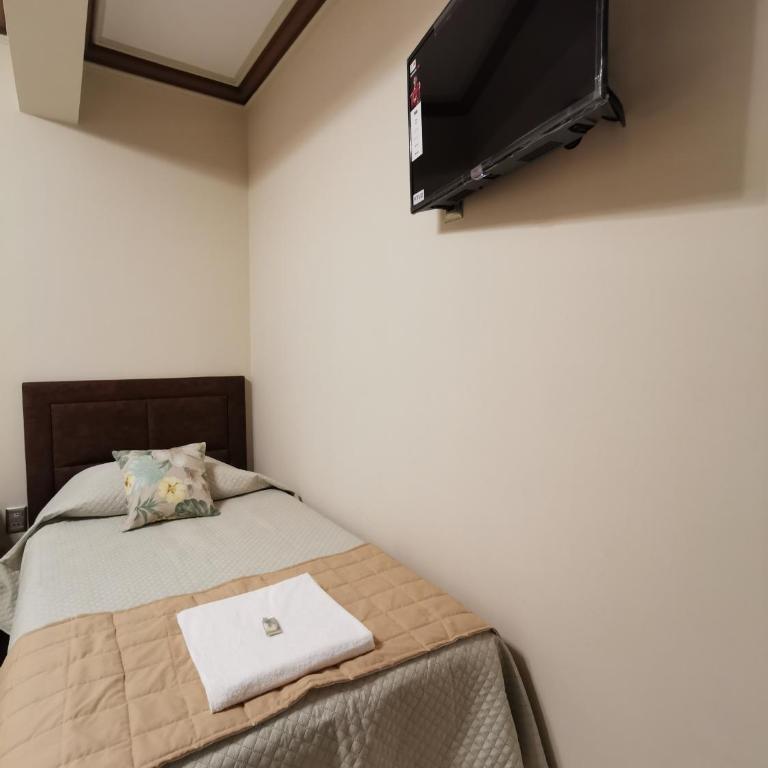 Hostal Palamas - Twin Room with Shared Bathroom - 3