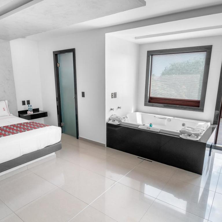 Six Hotel Guadalajara Expiatorio - Suite con bañera de hidromasaje - 6