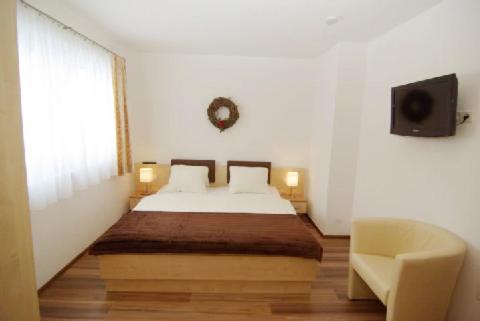 Chalet Schiestl - Ferienhaus mit Bad - 12