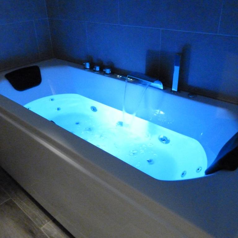 Intimo y Acogedor "algunos" con Bañera Hidromasaje - Studio with Spa Bath - 1