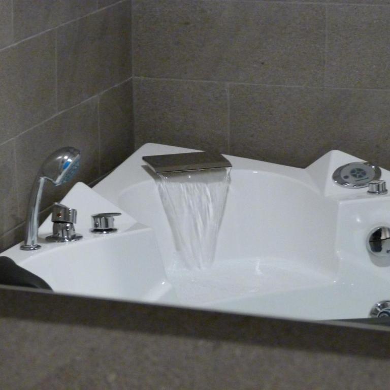 Intimo y Acogedor "algunos" con Bañera Hidromasaje - Studio with Spa Bath - 10
