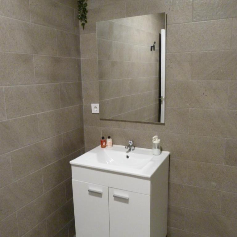 Intimo y Acogedor "algunos" con Bañera Hidromasaje - Studio with Spa Bath - 13