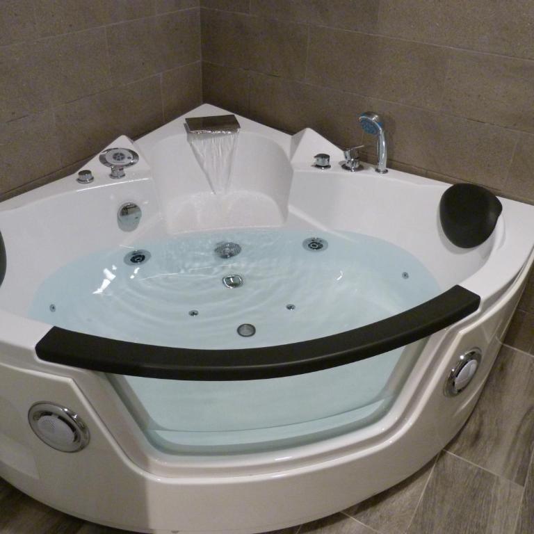 Intimo y Acogedor "algunos" con Bañera Hidromasaje - Studio with Spa Bath - 19