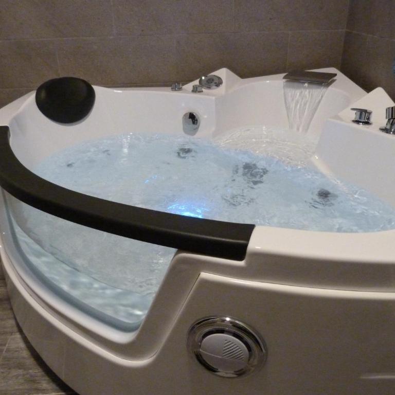 Intimo y Acogedor "algunos" con Bañera Hidromasaje - Studio with Spa Bath - 21