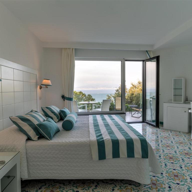 Grand Hotel President - Superior Double Room with Terrace and Outdoor Jacuzzi - 12