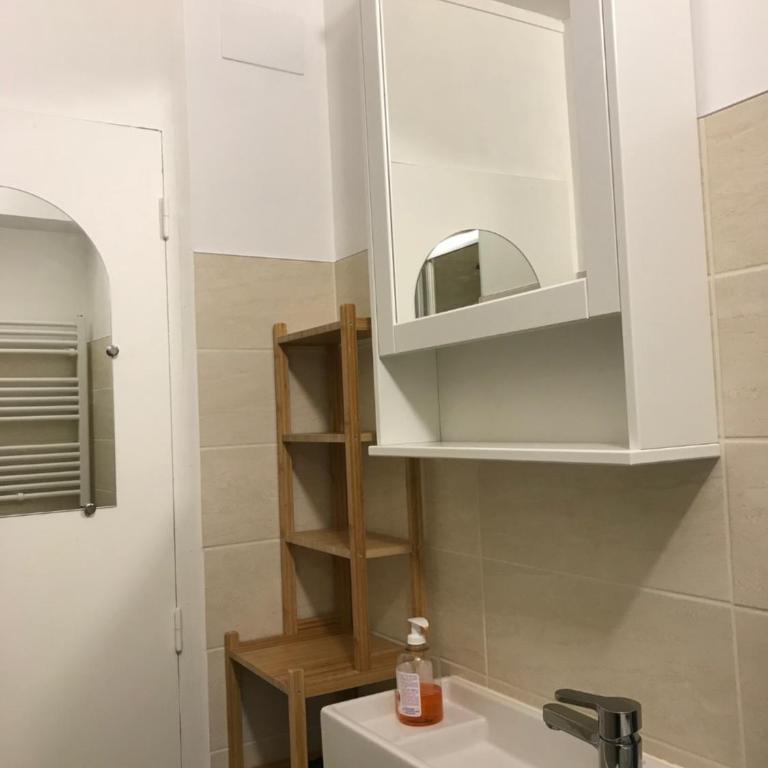 Studio plein centre, calme, parking inclus, piscine et gardien - Studio-Apartment - 10