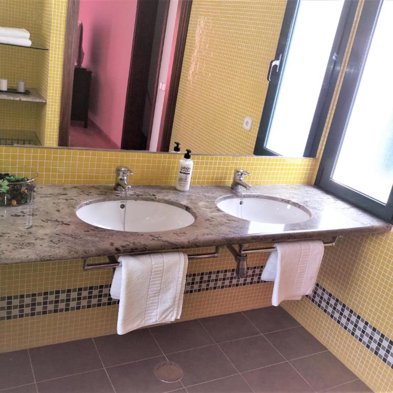Villa Mareta - Three-Bedroom House - 8