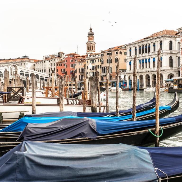 Charming Apartment on the Grand Canal R&R - Two-Bedroom Apartment - 4