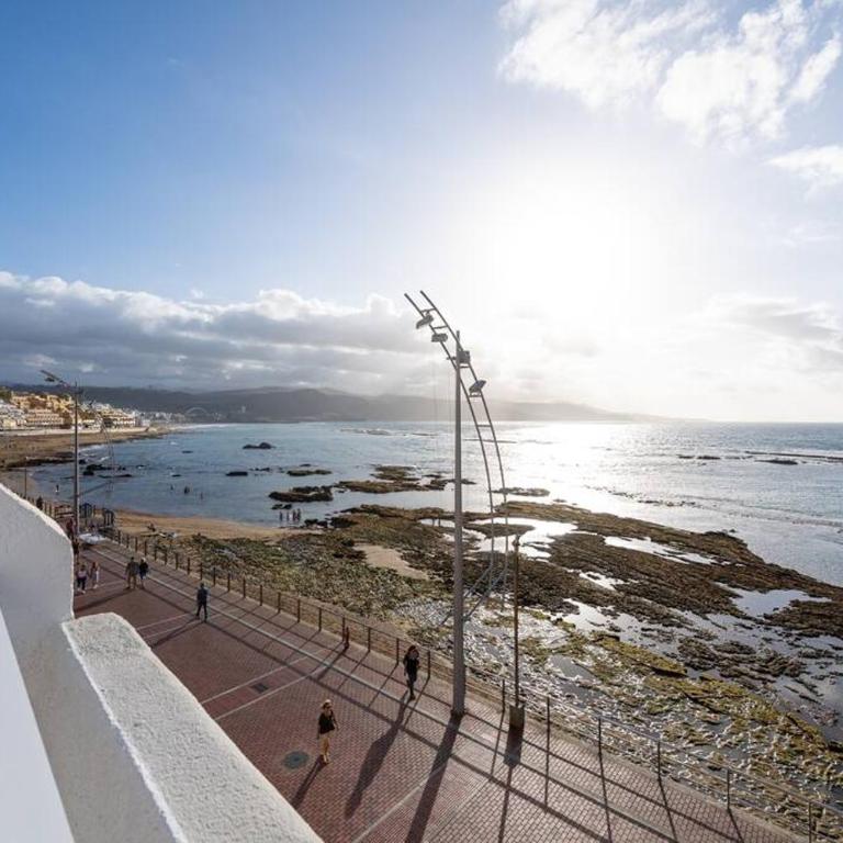 Beachfront Apt with Open Terrace in Las Canteras - Apartamento - 6
