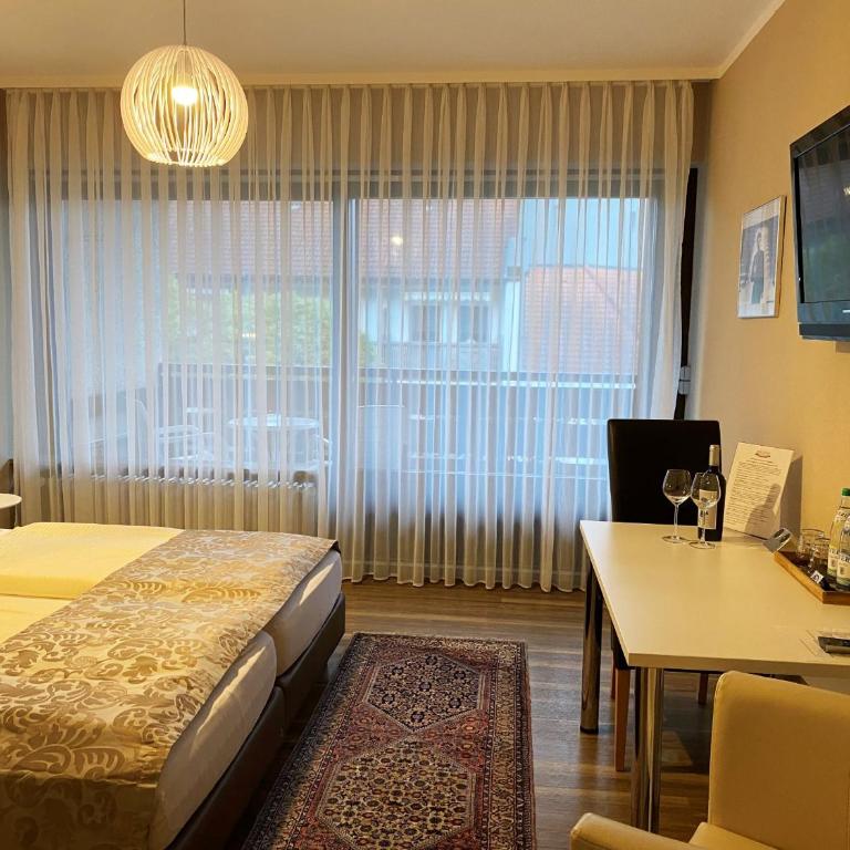 Hotel garni Bellevue - Doppelzimmer mit Balkon - 10