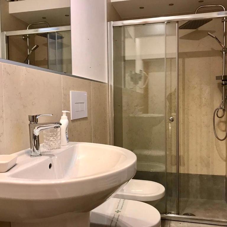 Interno 3 - Camera Quadrupla con Bagno Privato - 14
