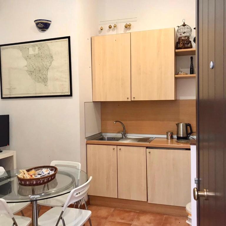 Interno 3 - Camera Quadrupla con Bagno Privato - 6