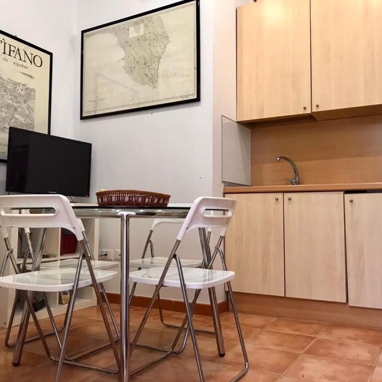 Interno 3 - Camera Quadrupla con Bagno Privato - 5