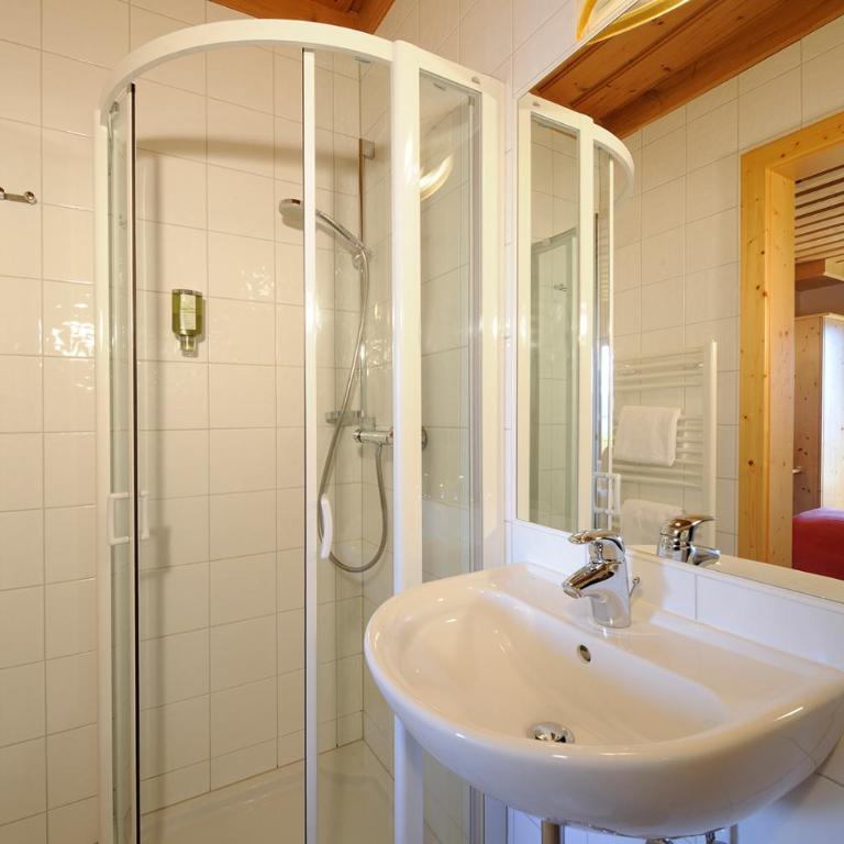 Naturhotel Alpenrose - Doppelzimmer mit Seeblick - 4