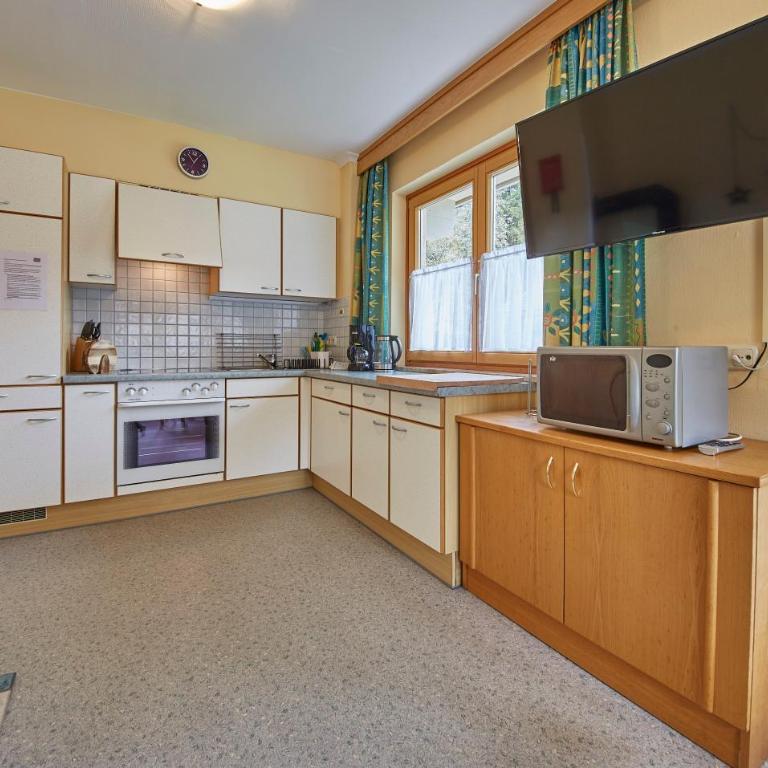 Appartementhaus Karin - Apartment mit 2 Schlafzimmern und Balkon - 19
