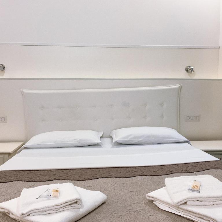 Golden Nice - Deluxe Double Room - 1