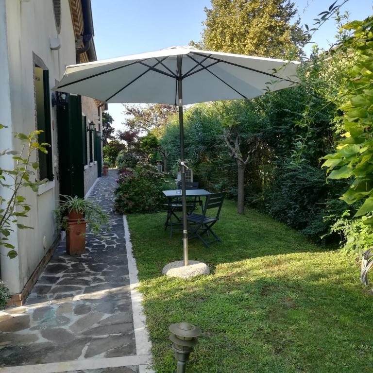 Casa Pianta - Camera Matrimoniale con Vista Giardino - 8