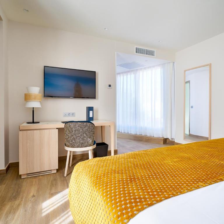 Eurostars Astoria - Twin Room with Extra Bed - 2