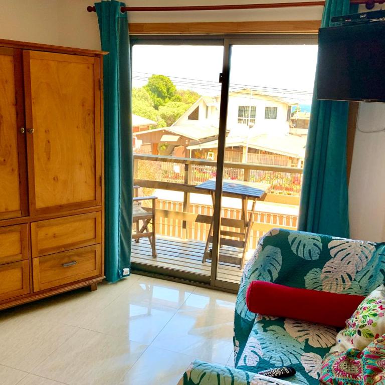 Hostal Maitencillo Norte - Queen Room with Balcony - 9