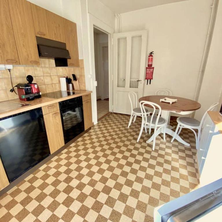 Your bright charming cocoon between lake and city - Apartment - 8