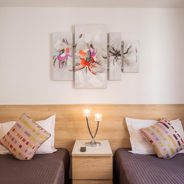 Hotel De L'Horloge - Studio Lits Jumeaux Supérieur - 9