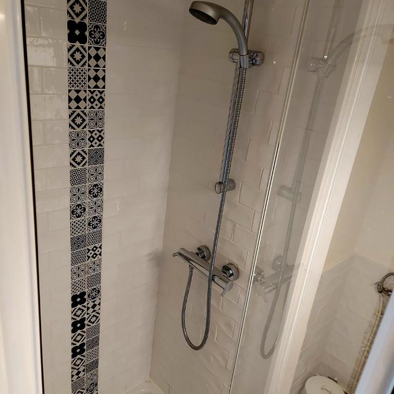 Hotel Mondial - Petite Chambre Double Mansardée - 10