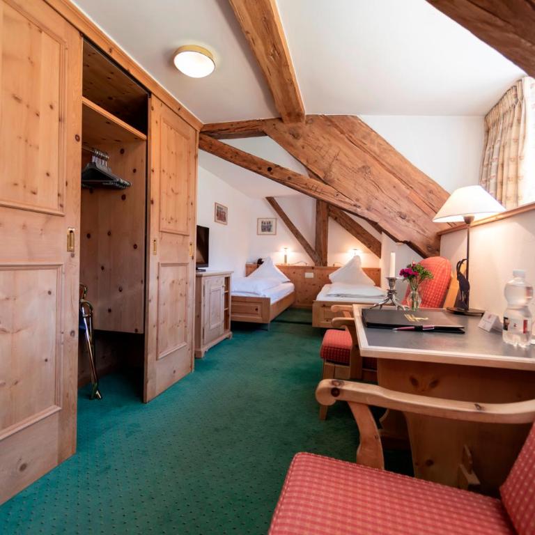Hotel Steinbock Pontresina - Economy Double Room with Shared Bathroom - 5