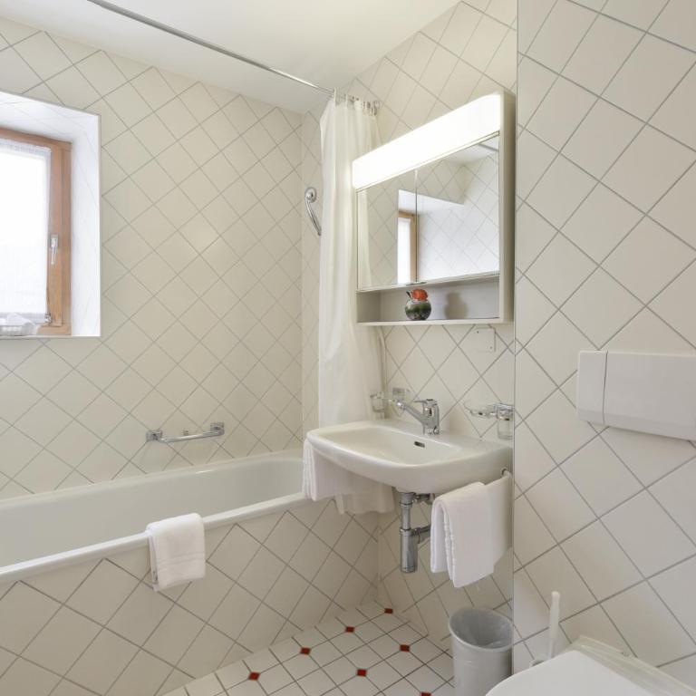 Hotel Steinbock Pontresina - Standard Double Room - 4