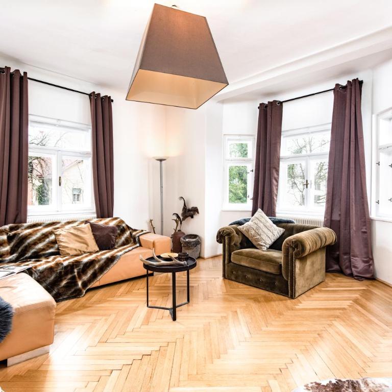 Family Wellhouse Green Garden direct in Salzburg, sunny big garden, up to 16 pax, bikes for free, BBQ, sunbeds, parking for free, 15 min sound of music - Villa - 18