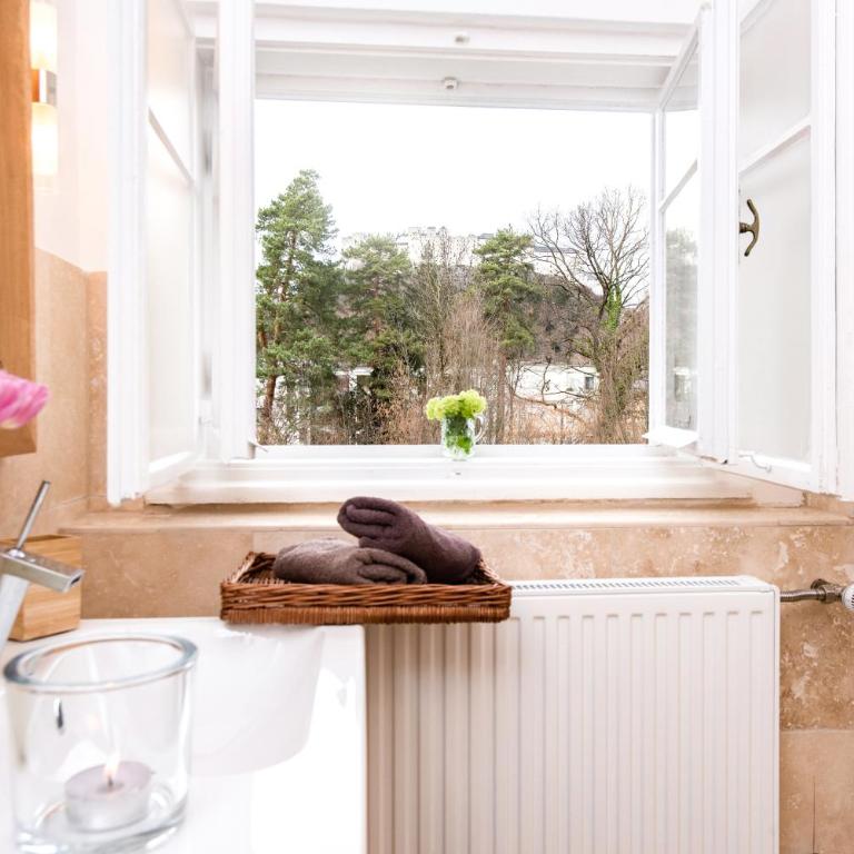 Family Wellhouse Green Garden direct in Salzburg, sunny big garden, up to 16 pax, bikes for free, BBQ, sunbeds, parking for free, 15 min sound of music - Villa - 15