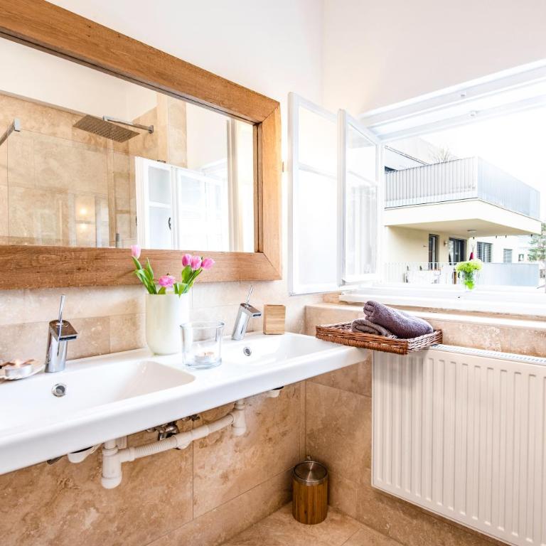 Family Wellhouse Green Garden direct in Salzburg, sunny big garden, up to 16 pax, bikes for free, BBQ, sunbeds, parking for free, 15 min sound of music - Villa - 7