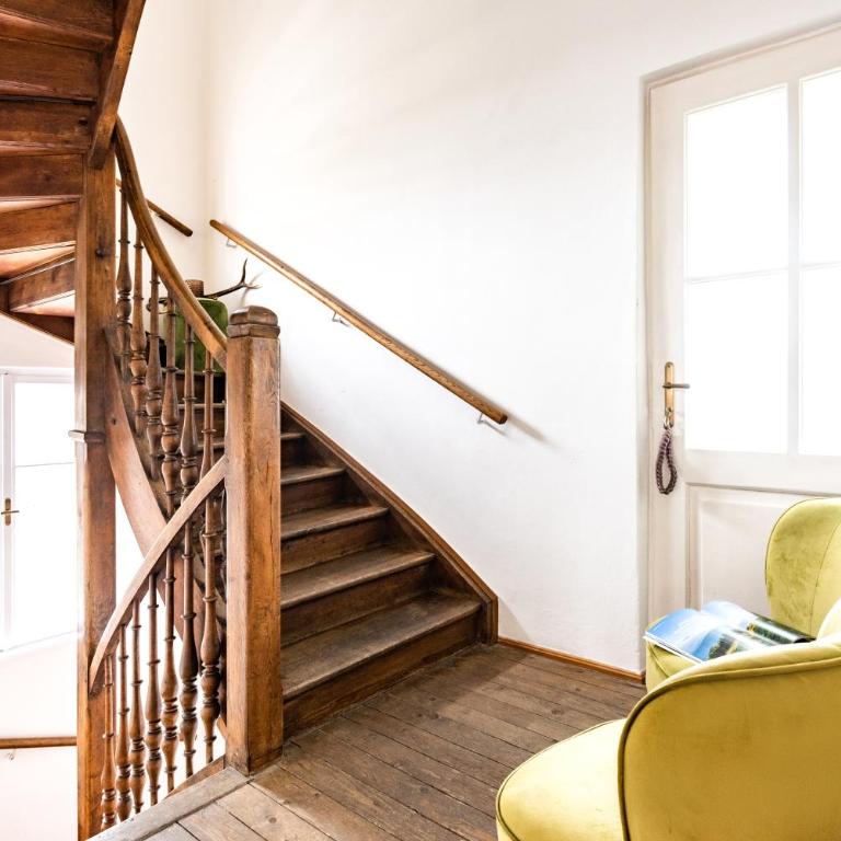Family Wellhouse Green Garden direct in Salzburg, sunny big garden, up to 16 pax, bikes for free, BBQ, sunbeds, parking for free, 15 min sound of music - Villa - 16