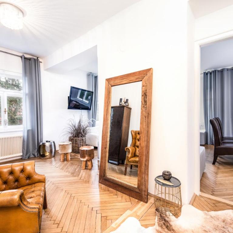 Family Wellhouse Green Garden direct in Salzburg, sunny big garden, up to 16 pax, bikes for free, BBQ, sunbeds, parking for free, 15 min sound of music - Villa - 32