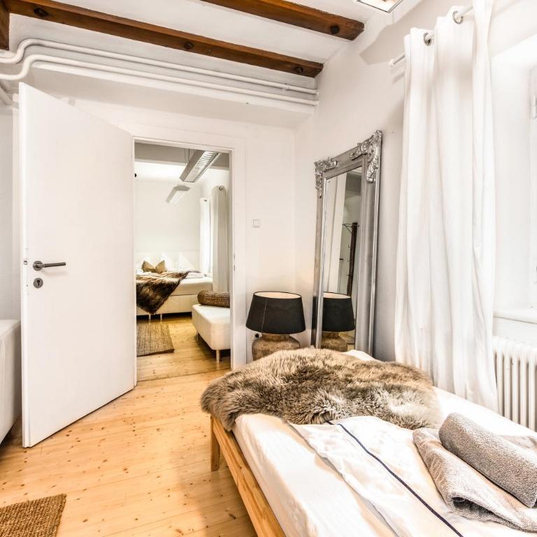Family Wellhouse Green Garden direct in Salzburg, sunny big garden, up to 16 pax, bikes for free, BBQ, sunbeds, parking for free, 15 min sound of music - Villa - 34