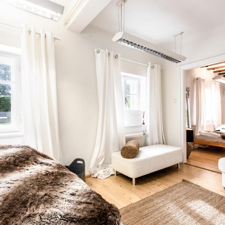 Family Wellhouse Green Garden direct in Salzburg, sunny big garden, up to 16 pax, bikes for free, BBQ, sunbeds, parking for free, 15 min sound of music - Villa - 38
