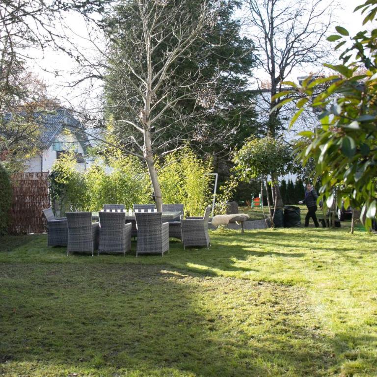 Family Wellhouse Green Garden direct in Salzburg, sunny big garden, up to 16 pax, bikes for free, BBQ, sunbeds, parking for free, 15 min sound of music - Villa - 46