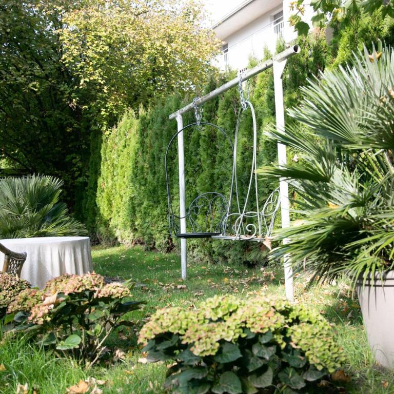 Family Wellhouse Green Garden direct in Salzburg, sunny big garden, up to 16 pax, bikes for free, BBQ, sunbeds, parking for free, 15 min sound of music - Villa - 45