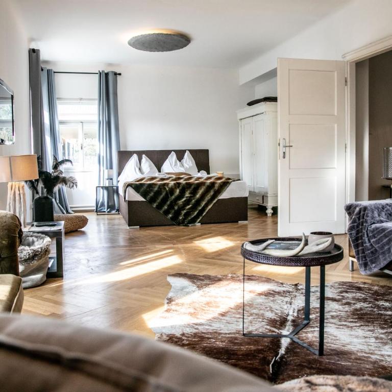 Family Wellhouse Green Garden direct in Salzburg, sunny big garden, up to 16 pax, bikes for free, BBQ, sunbeds, parking for free, 15 min sound of music - Villa - 9