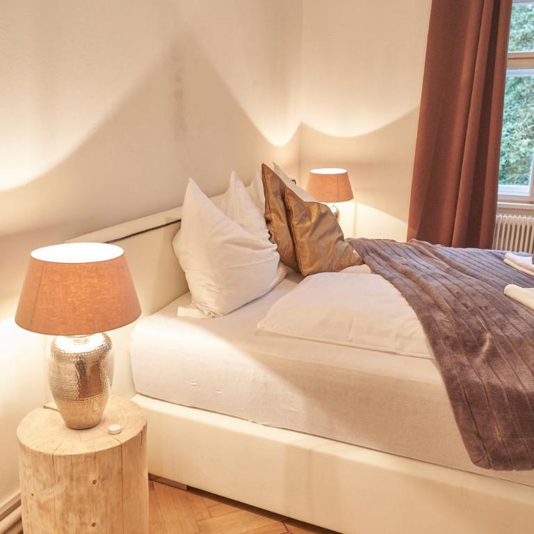 Family Wellhouse Green Garden direct in Salzburg, sunny big garden, up to 16 pax, bikes for free, BBQ, sunbeds, parking for free, 15 min sound of music - Villa - 57