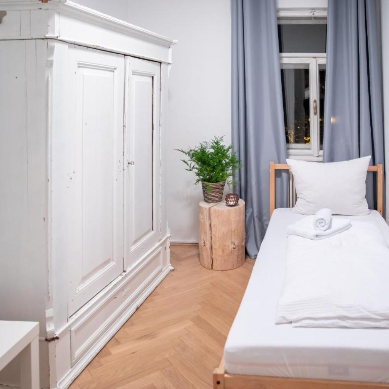 Family Wellhouse Green Garden direct in Salzburg, sunny big garden, up to 16 pax, bikes for free, BBQ, sunbeds, parking for free, 15 min sound of music - Villa - 59