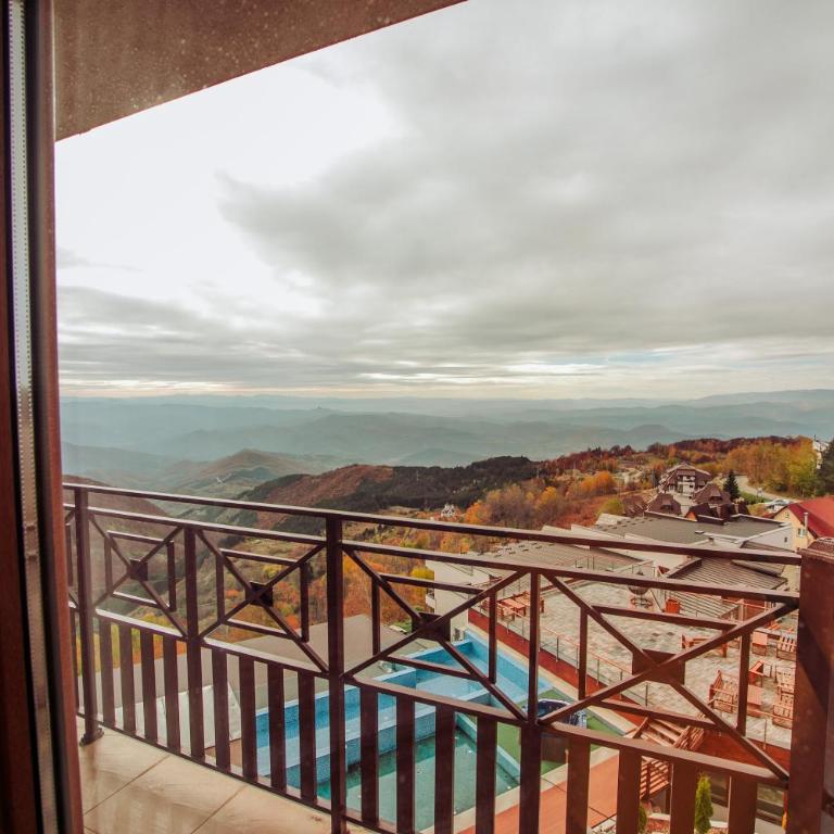 Milmari - Breakfast and pool - Superior Family Room - 2