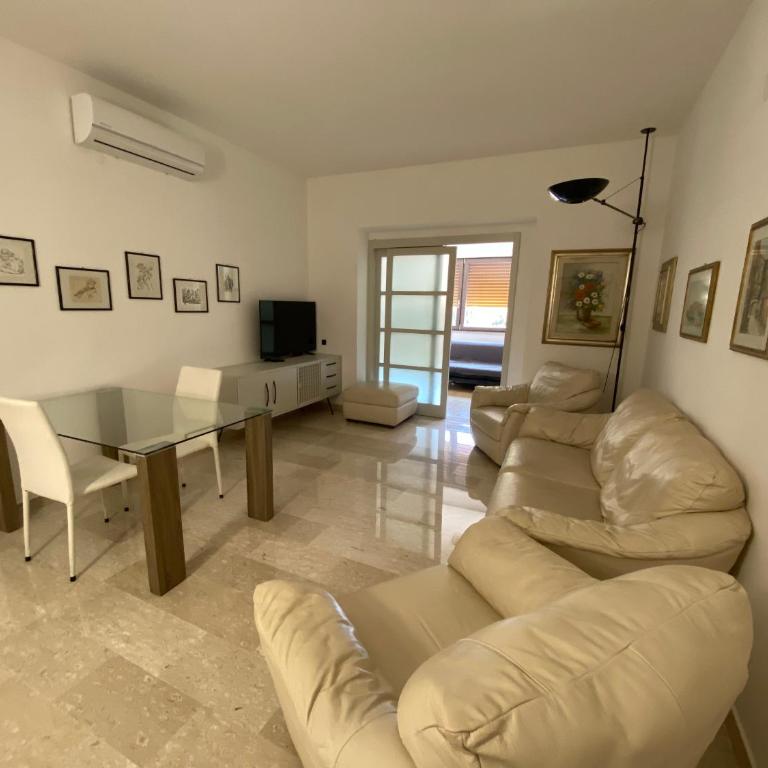 Sunset Apartments - Two-Bedroom Apartment - 9