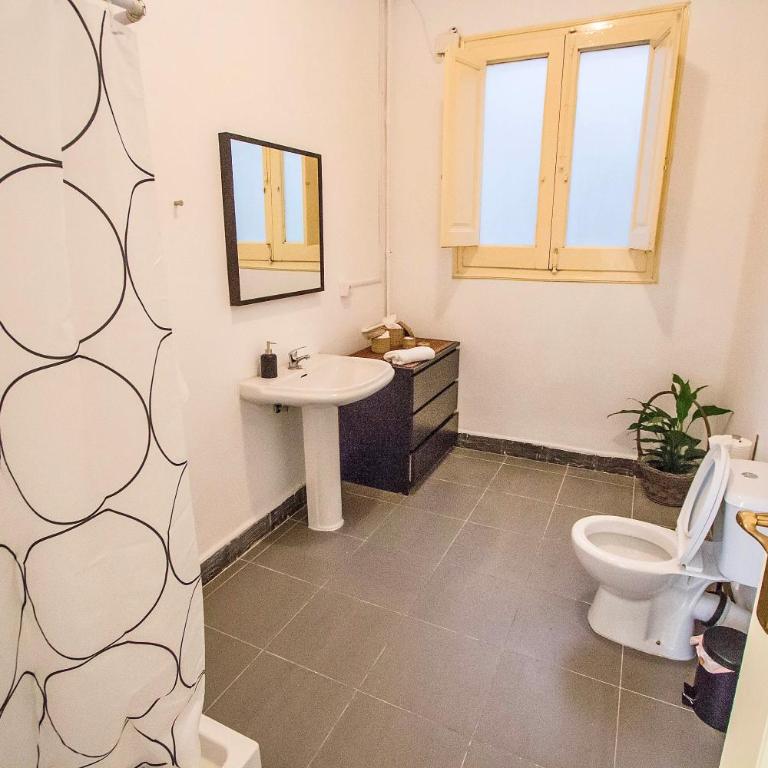 Rotaret - Single Room with Shared Bathroom - 5