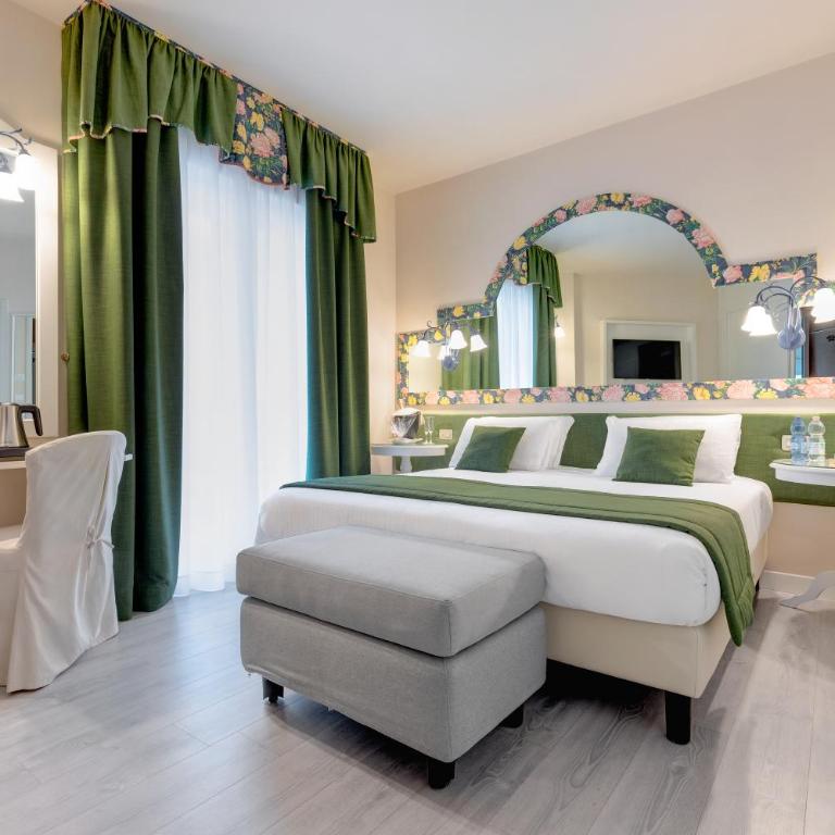 Hotel Cavalieri Palace & Suites - Camera Matrimoniale con Vista Mare Completa - 4