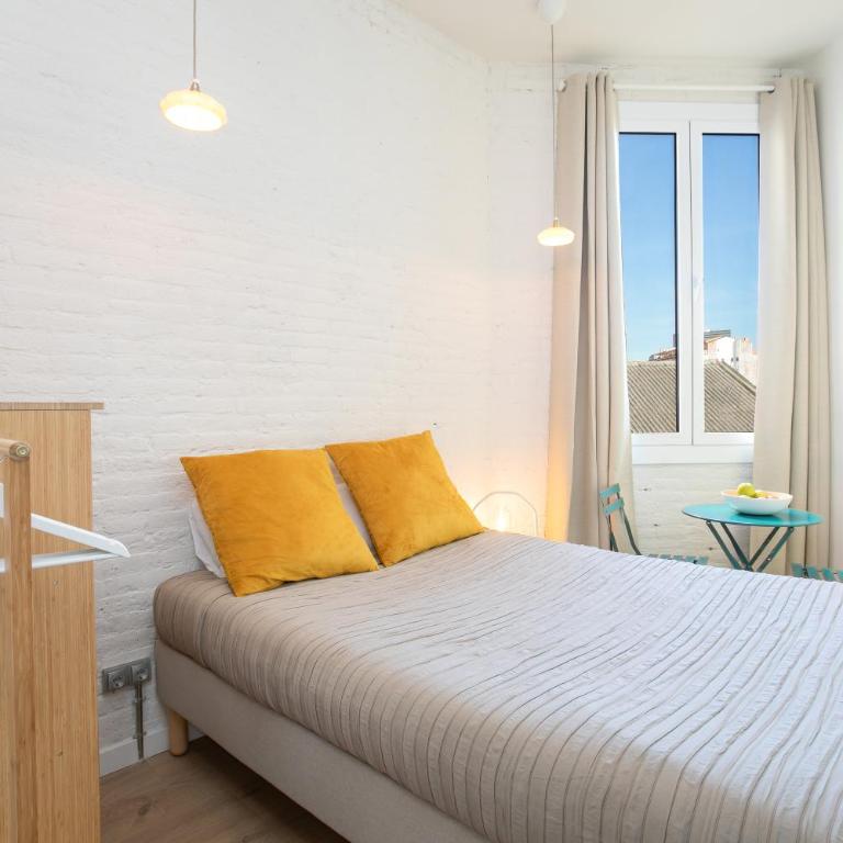 Canela Homes BARCELONA MARINA - Three-Bedroom Apartment - 1