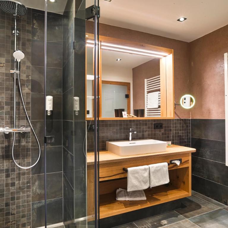 Wellness- und Bierhotel Adam Bräu - Suite mit 1 Schlafzimmer - 1