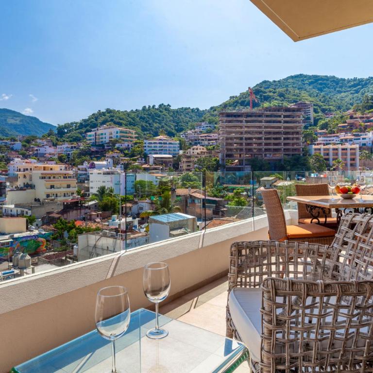 Zenith 601, Zona Romantica, 2 Balconies with Incredible Views, Rooftop Pool - One-Bedroom Apartment - 3