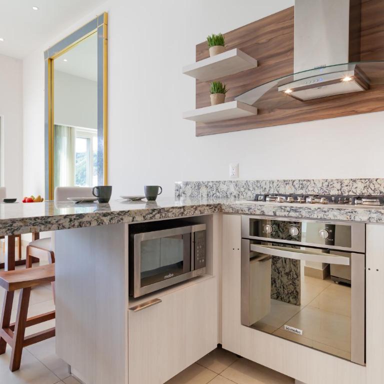 Zenith 601, Zona Romantica, 2 Balconies with Incredible Views, Rooftop Pool - One-Bedroom Apartment - 27